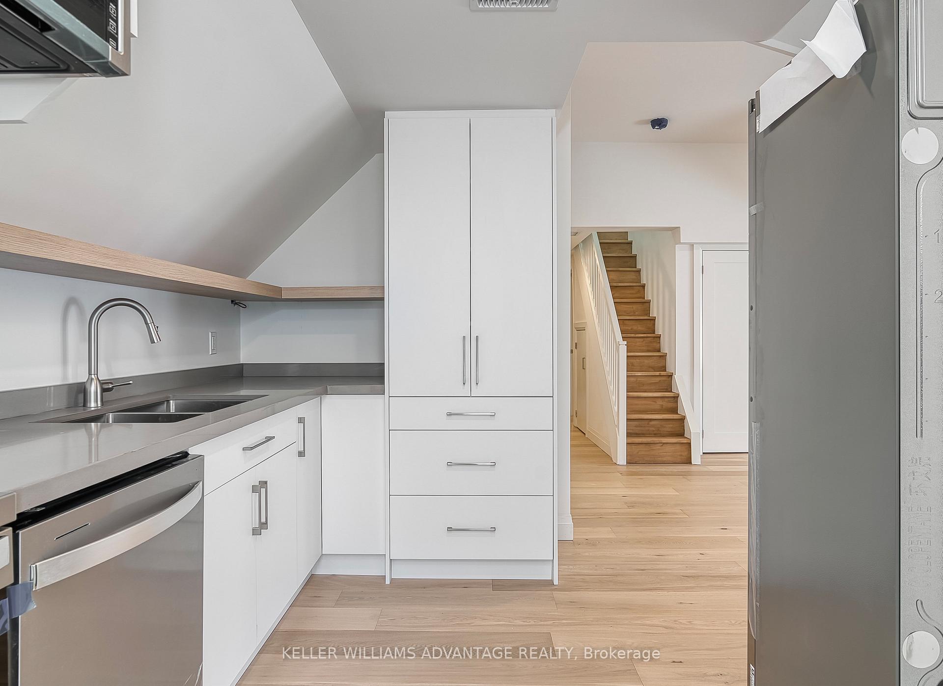 Photo 3 of Unit 3rd Floor, 42 Delaware Avenue, Toronto, Palmerston-Little Italy — HOMEH