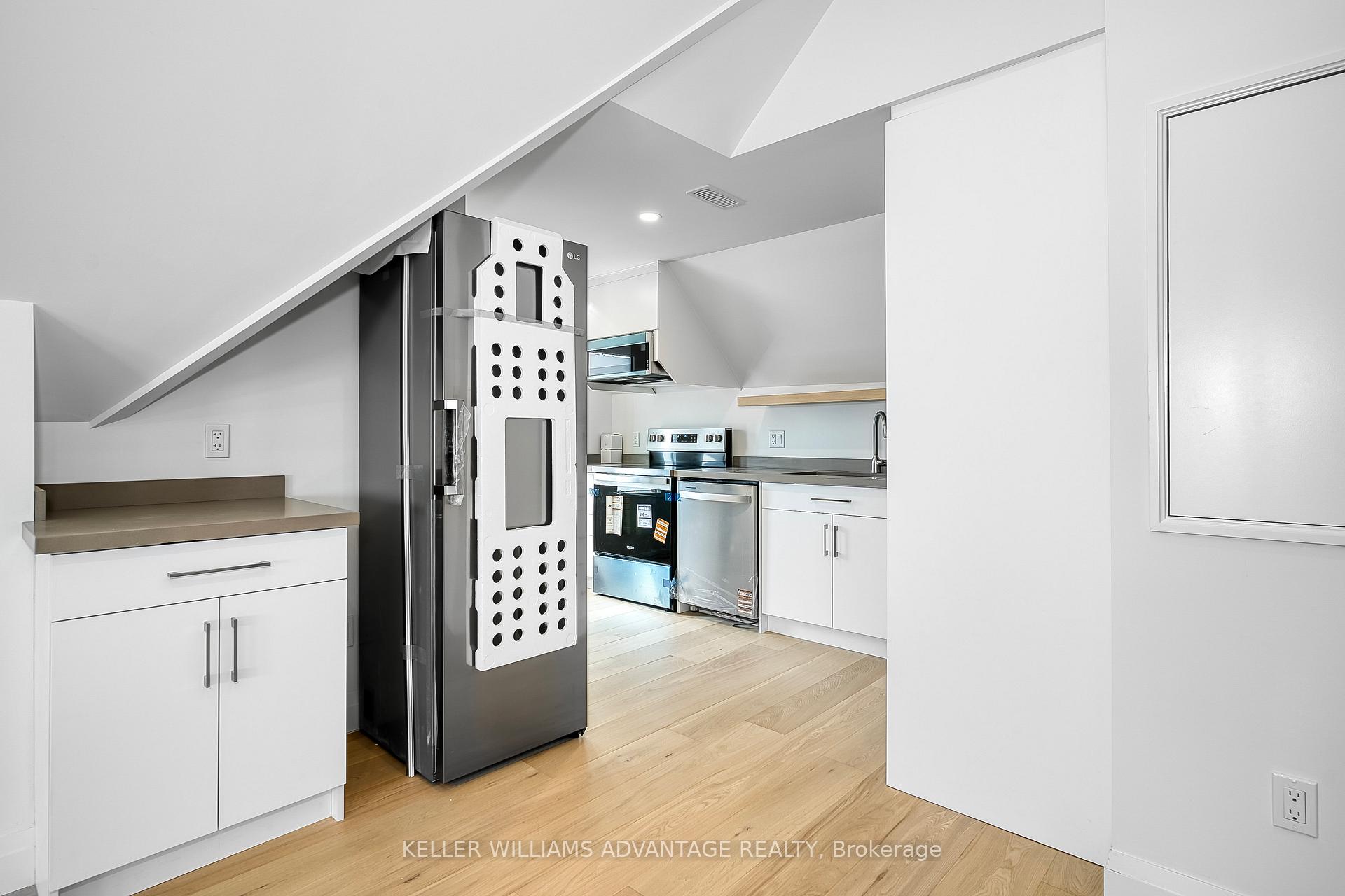 Photo 11 of Unit 3rd Floor, 42 Delaware Avenue, Toronto, Palmerston-Little Italy — HOMEH