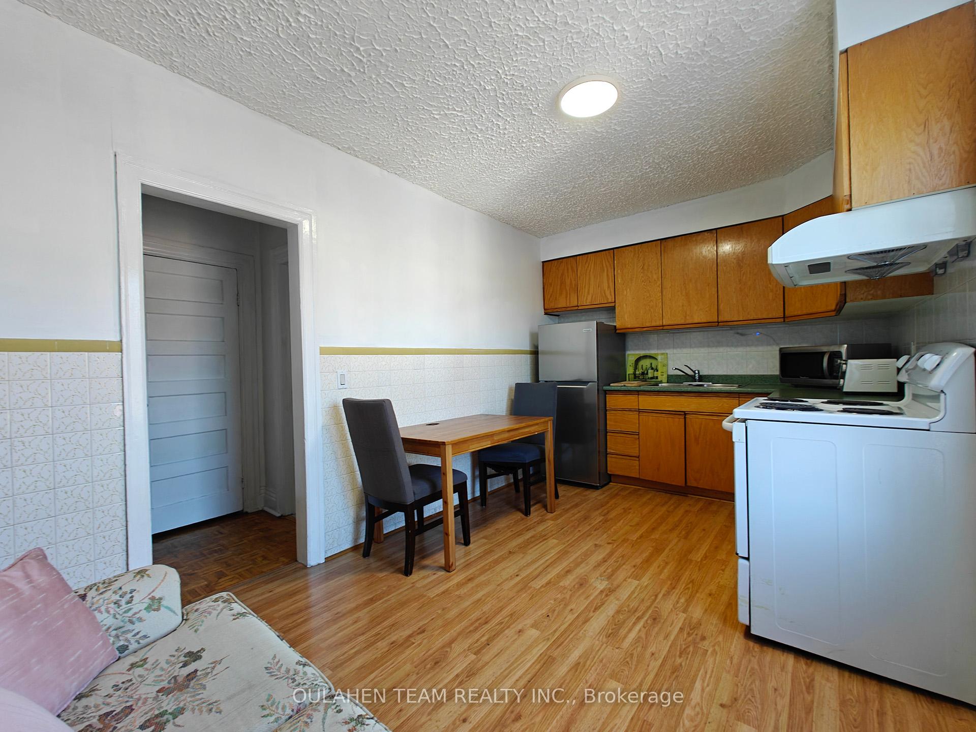 Photo 4 of Unit C, 675 Bathurst Street, Toronto, University — HOMEH