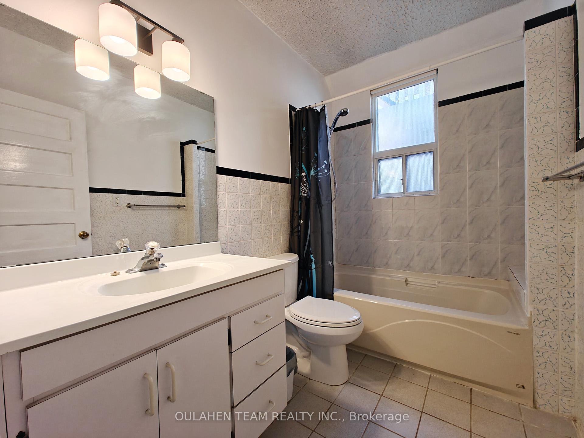 Photo 6 of Unit C, 675 Bathurst Street, Toronto, University — HOMEH