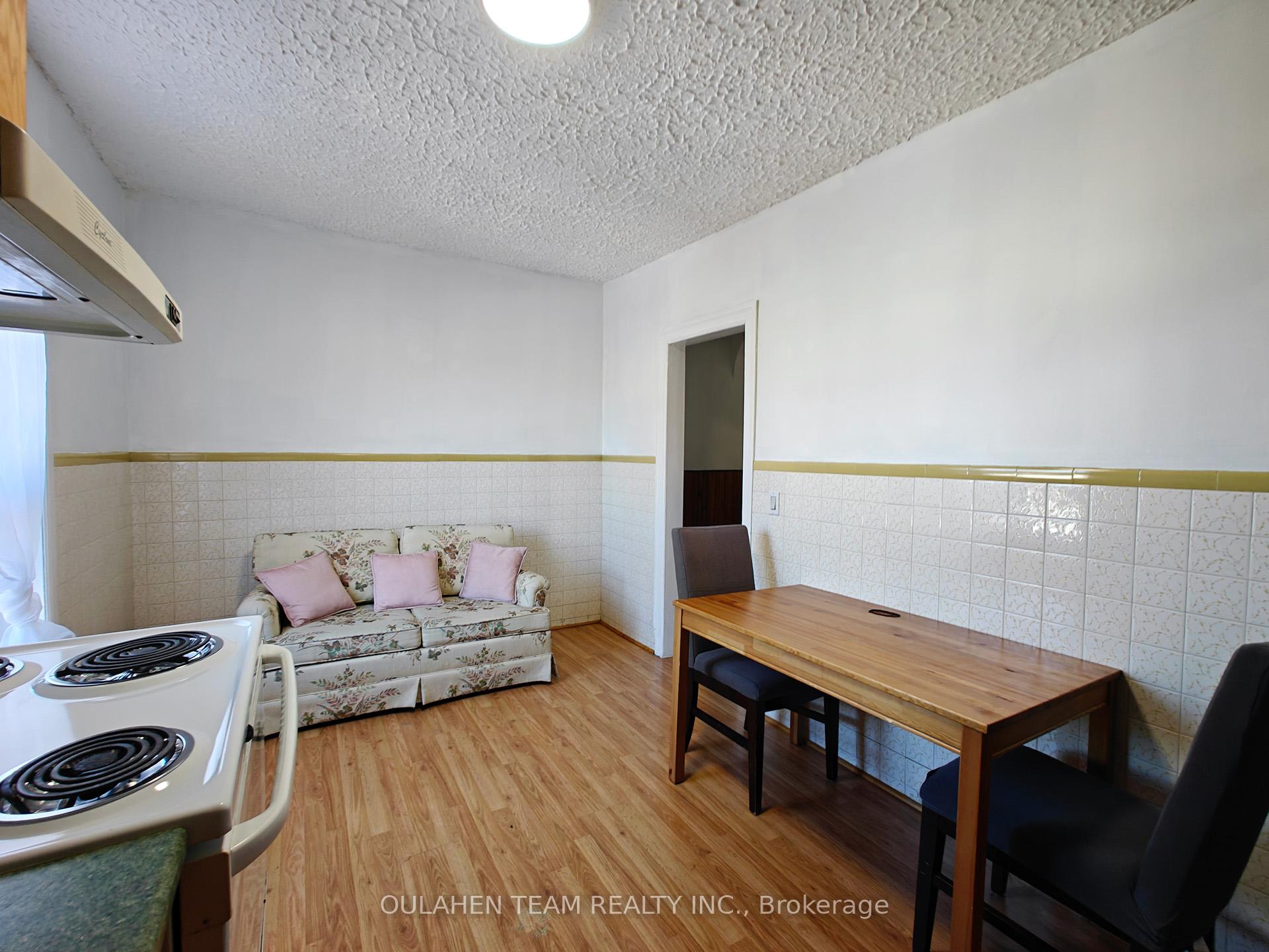 Photo 7 of Unit C, 675 Bathurst Street, Toronto, University — HOMEH
