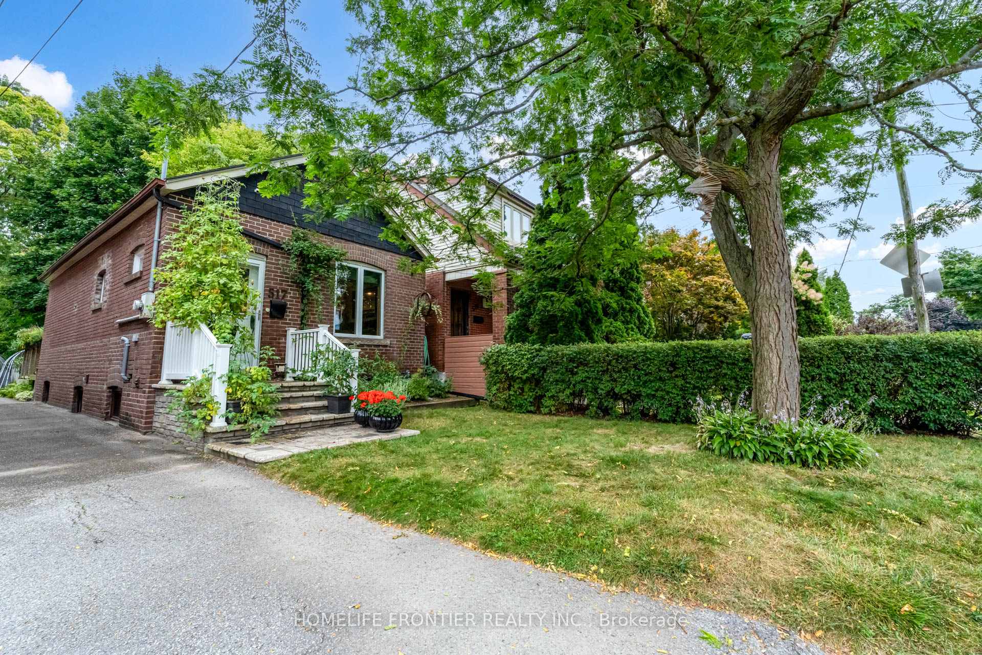 Photo 2 of 517 Main Street, Toronto, Woodbine-Lumsden — HOMEH