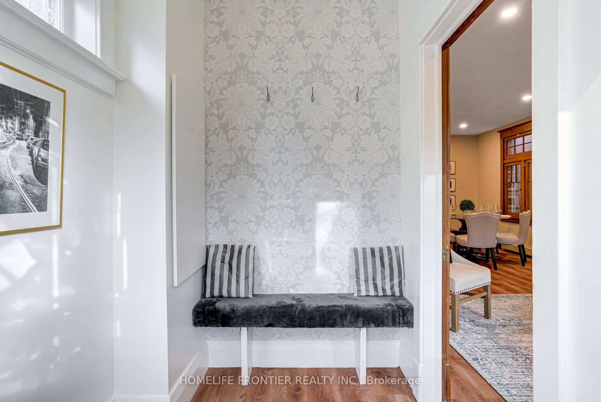 Photo 3 of 517 Main Street, Toronto, Woodbine-Lumsden — HOMEH