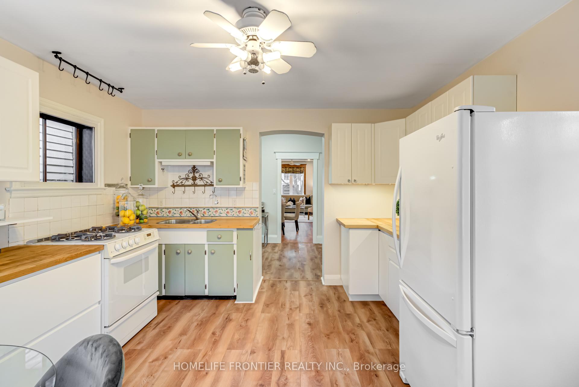 Photo 12 of 517 Main Street, Toronto, Woodbine-Lumsden — HOMEH