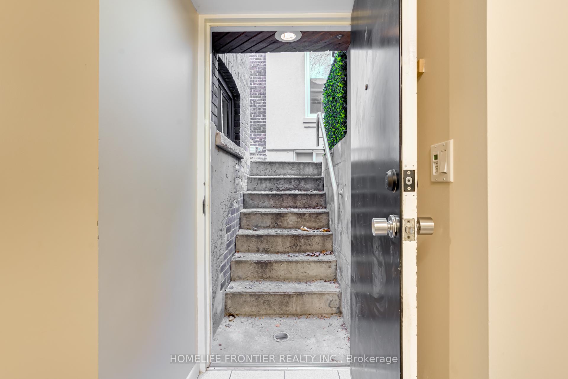 Photo 20 of 517 Main Street, Toronto, Woodbine-Lumsden — HOMEH