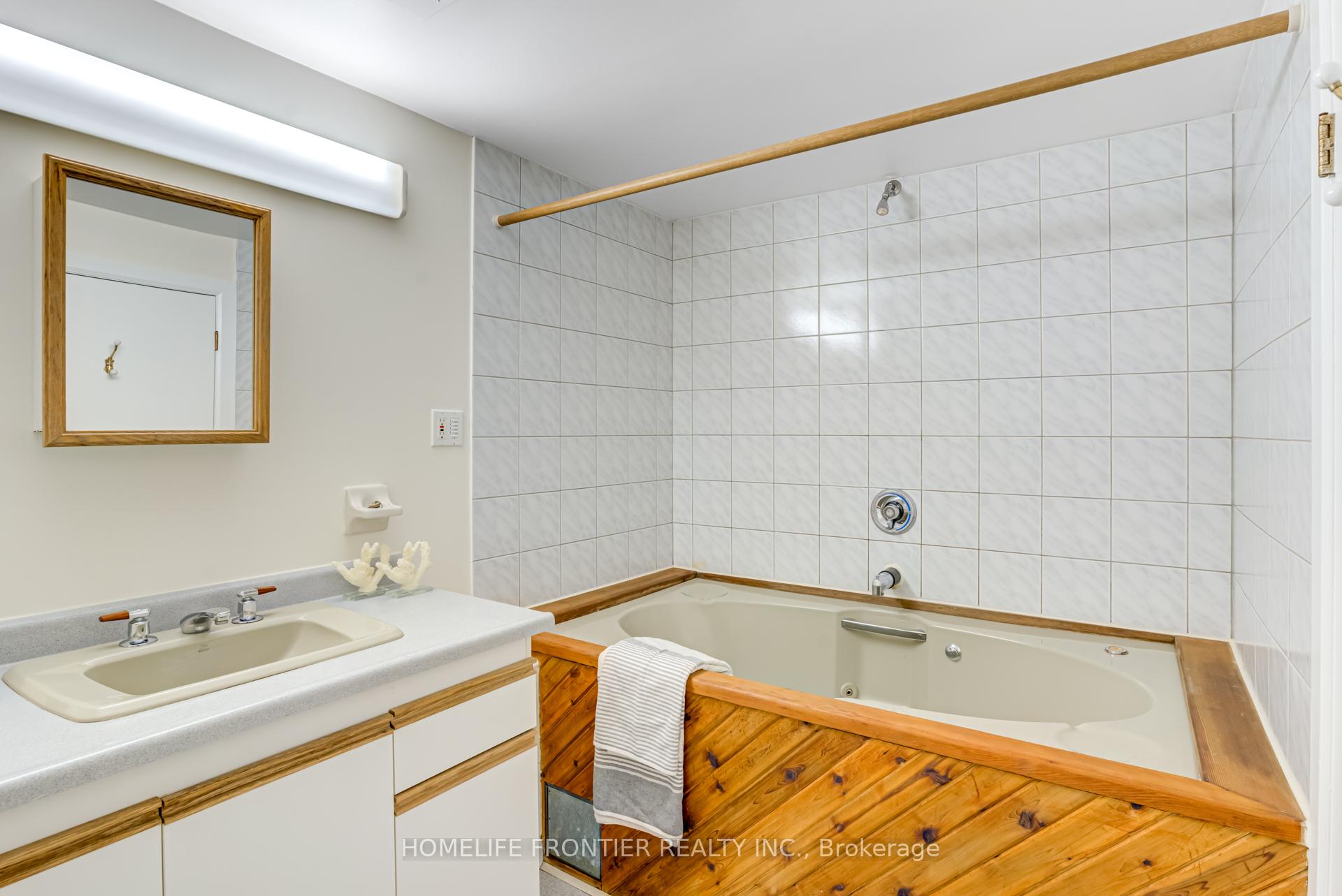 Photo 28 of 517 Main Street, Toronto, Woodbine-Lumsden — HOMEH