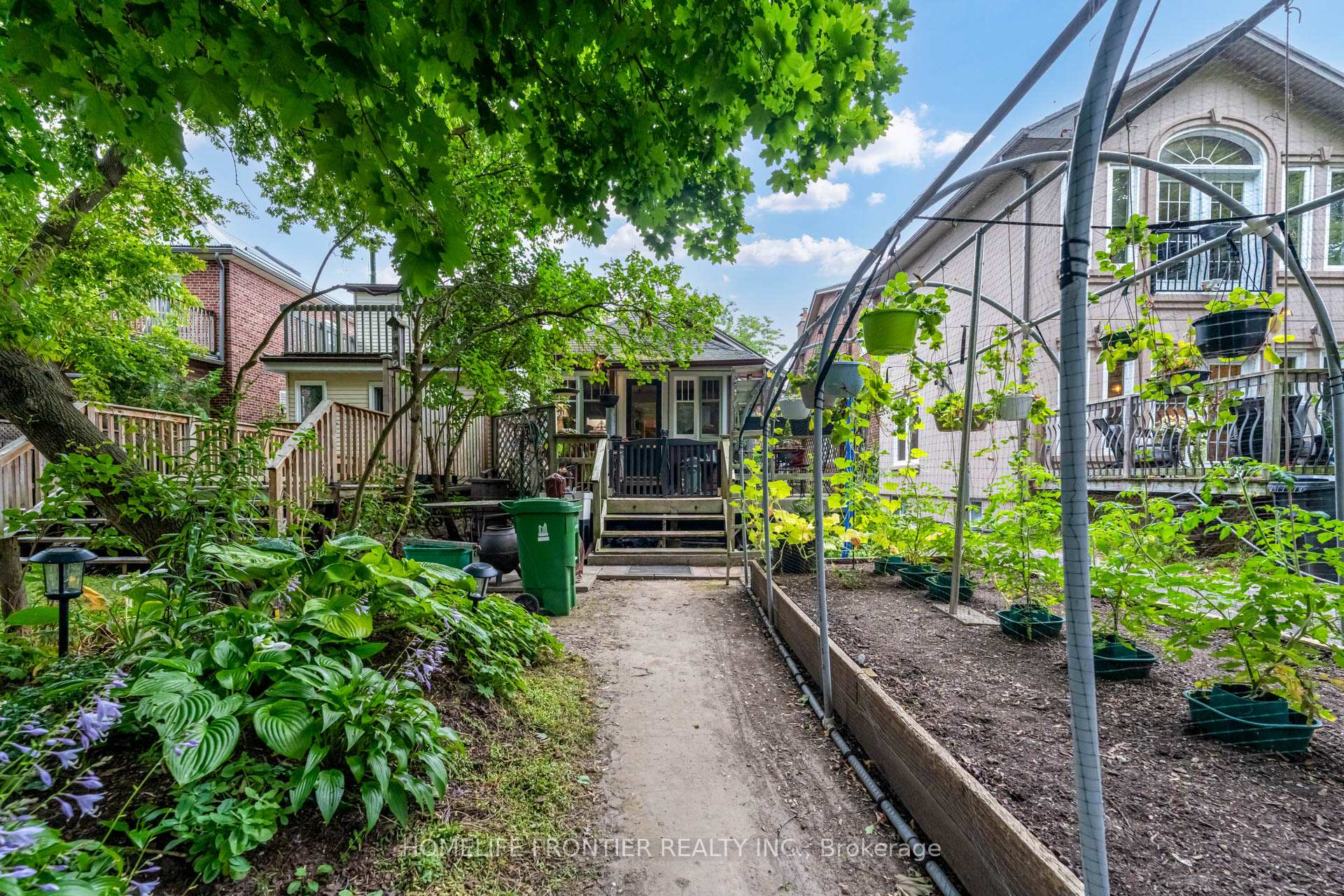 Photo 31 of 517 Main Street, Toronto, Woodbine-Lumsden — HOMEH