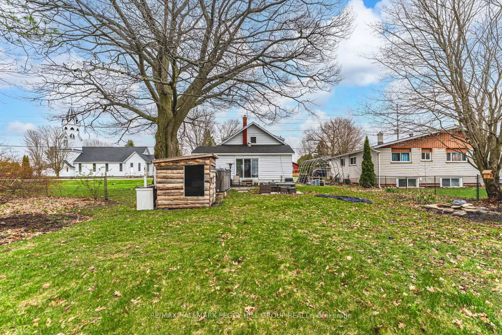 Photo 13 of 8 Balm Beach Road W, Tiny, Perkinsfield — HOMEH
