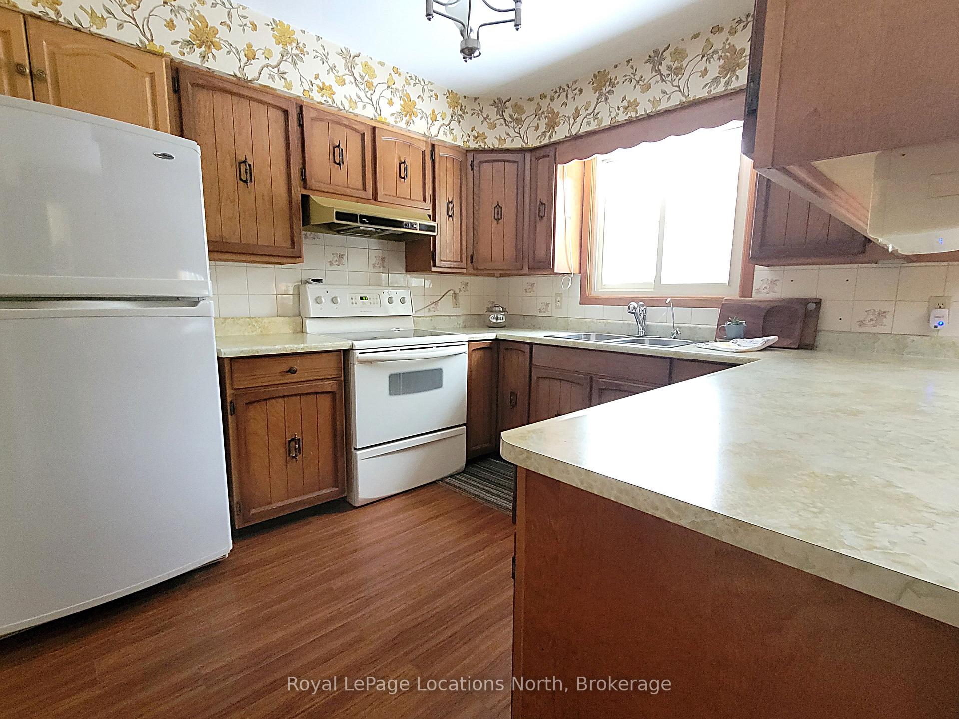 Photo 10 of 8 Ronald Avenue, Tiny, Rural Tiny — HOMEH