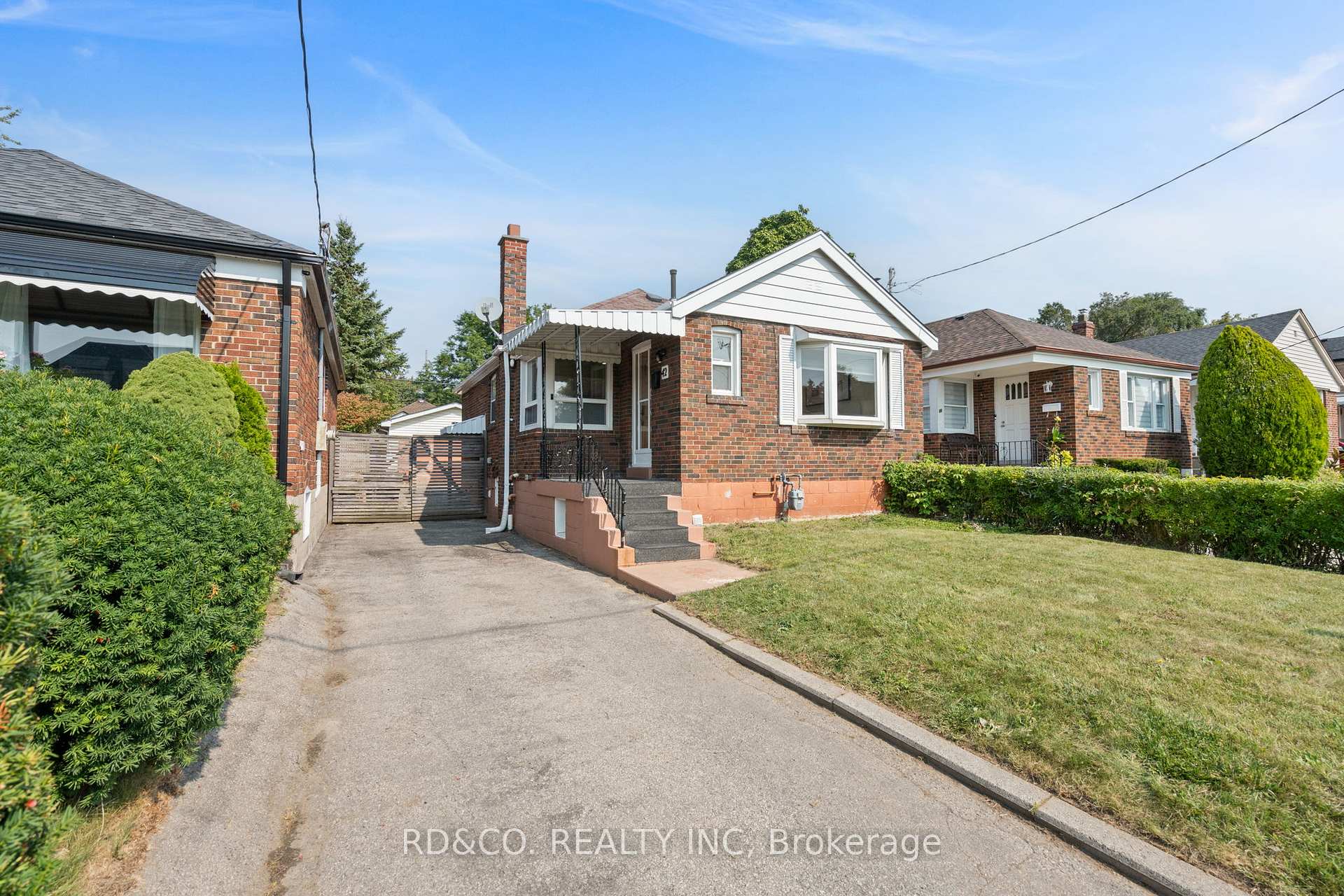 Photo 3 of 42 Tiago Avenue, Toronto, O'Connor-Parkview — HOMEH