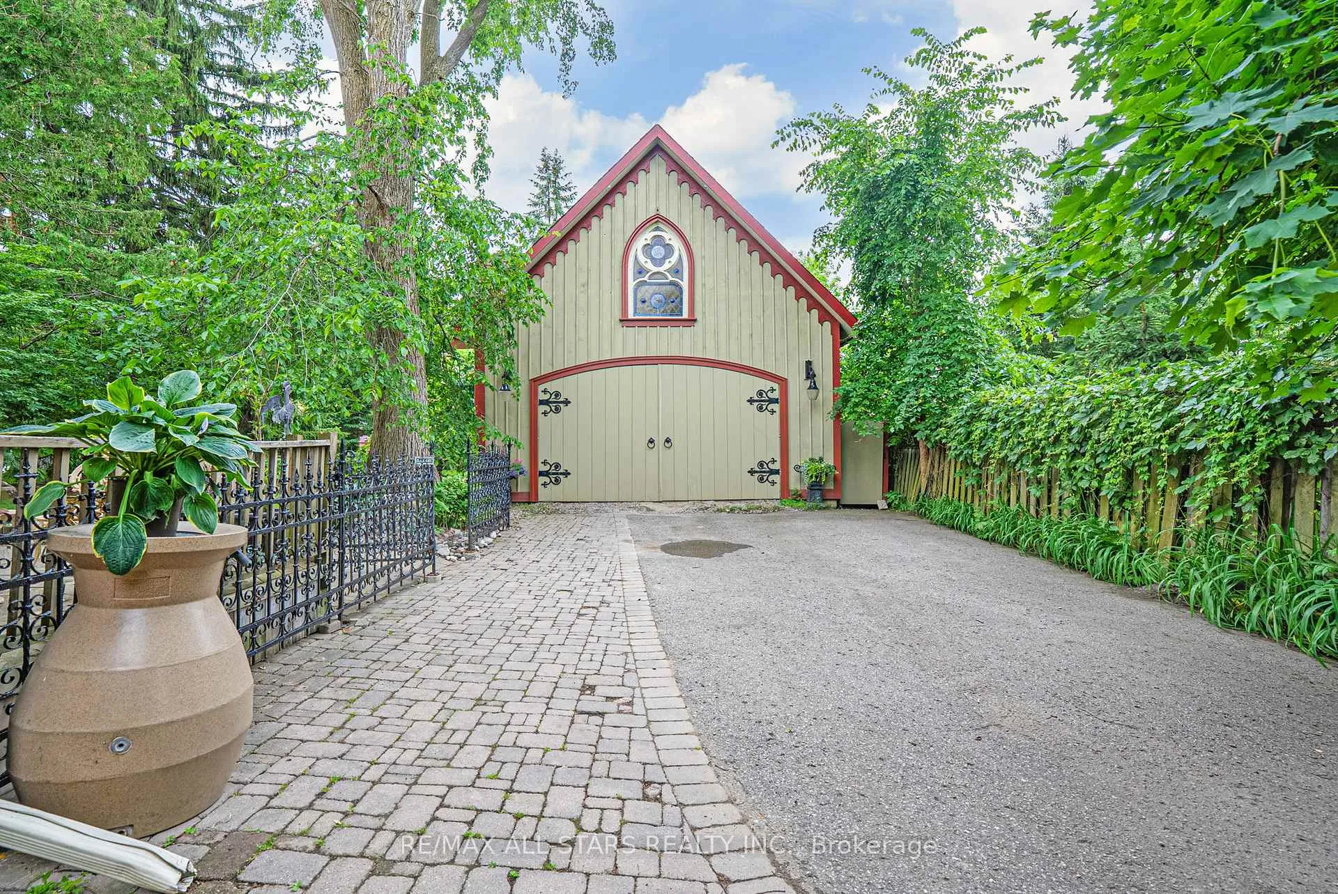 Photo 5 of 122 Brock Street E, Uxbridge — HOMEH