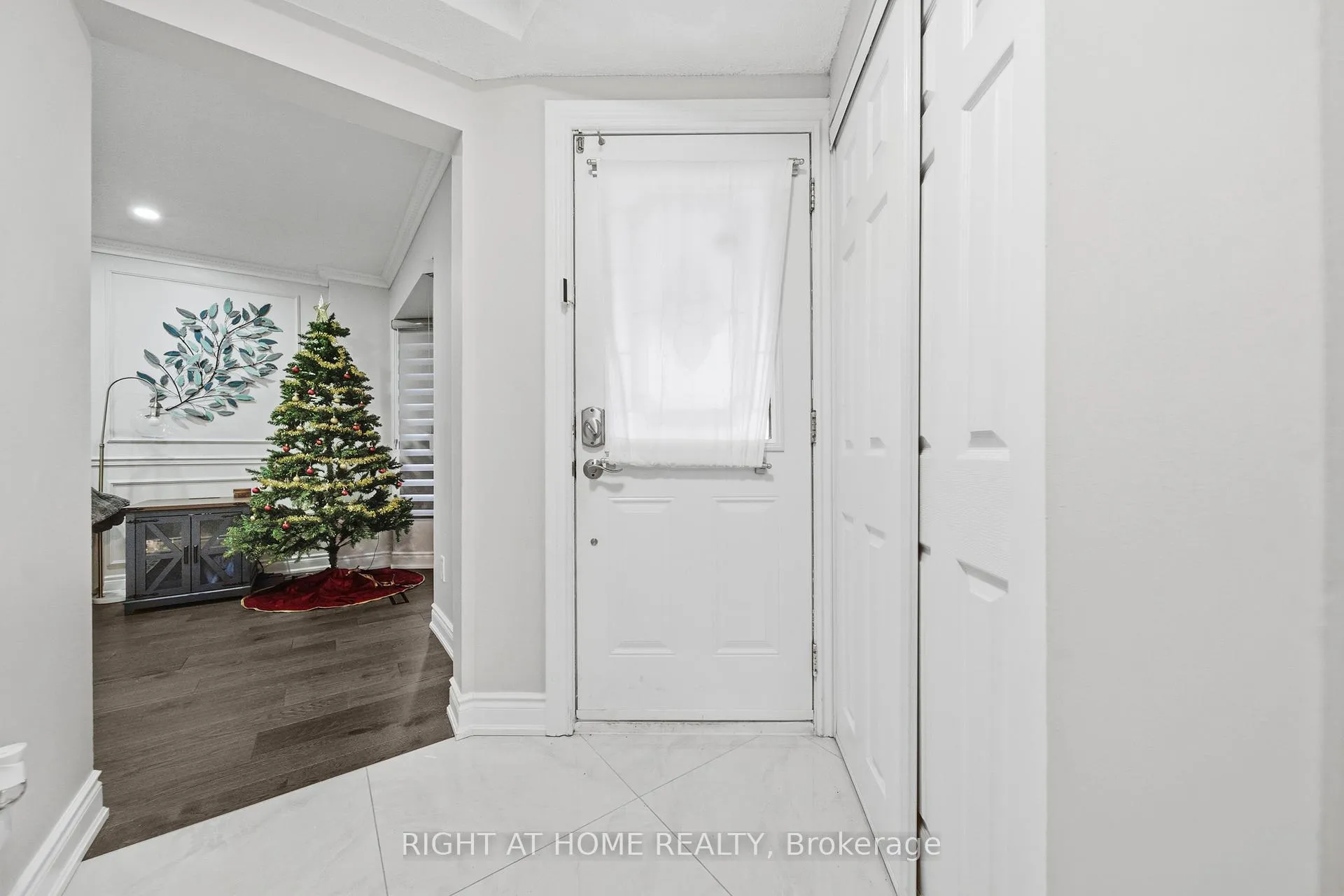 Photo 3 of 44 Forrester Drive, Brampton, Fletcher's West — HOMEH
