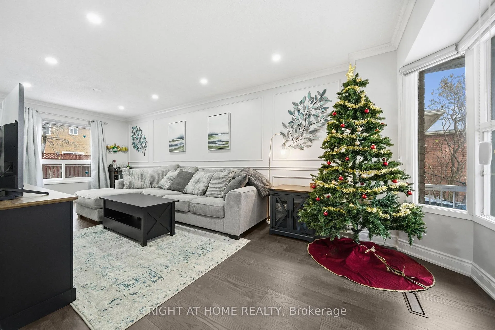 Photo 4 of 44 Forrester Drive, Brampton, Fletcher's West — HOMEH