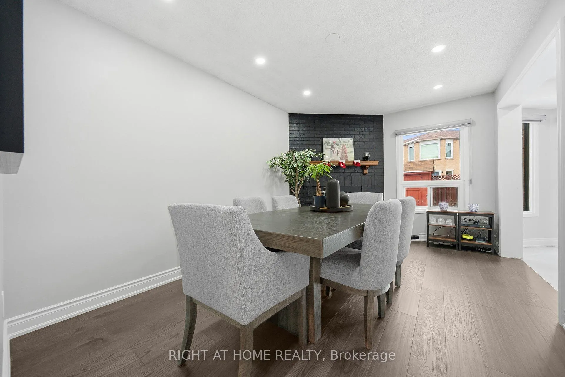 Photo 7 of 44 Forrester Drive, Brampton, Fletcher's West — HOMEH