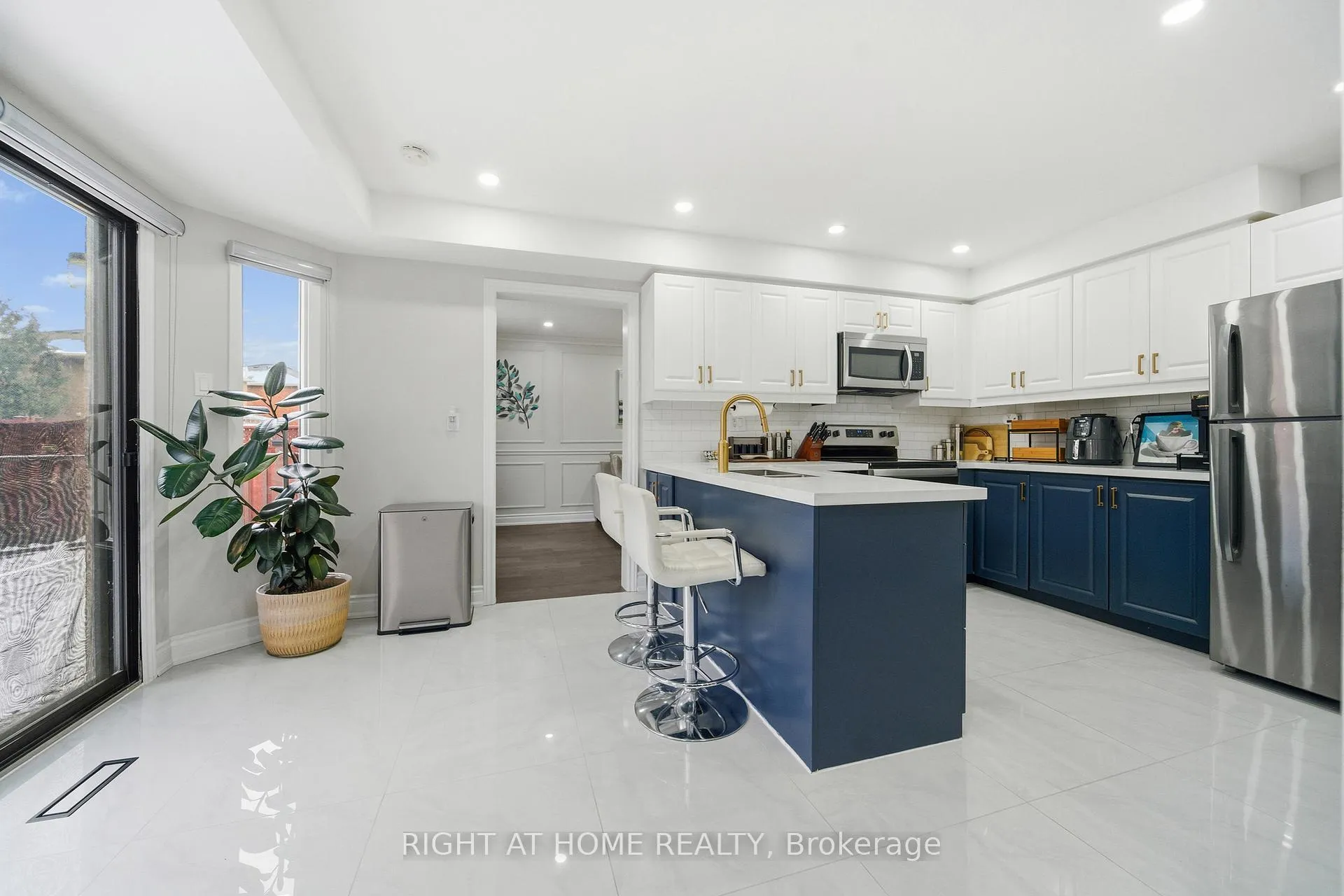 Photo 8 of 44 Forrester Drive, Brampton, Fletcher's West — HOMEH