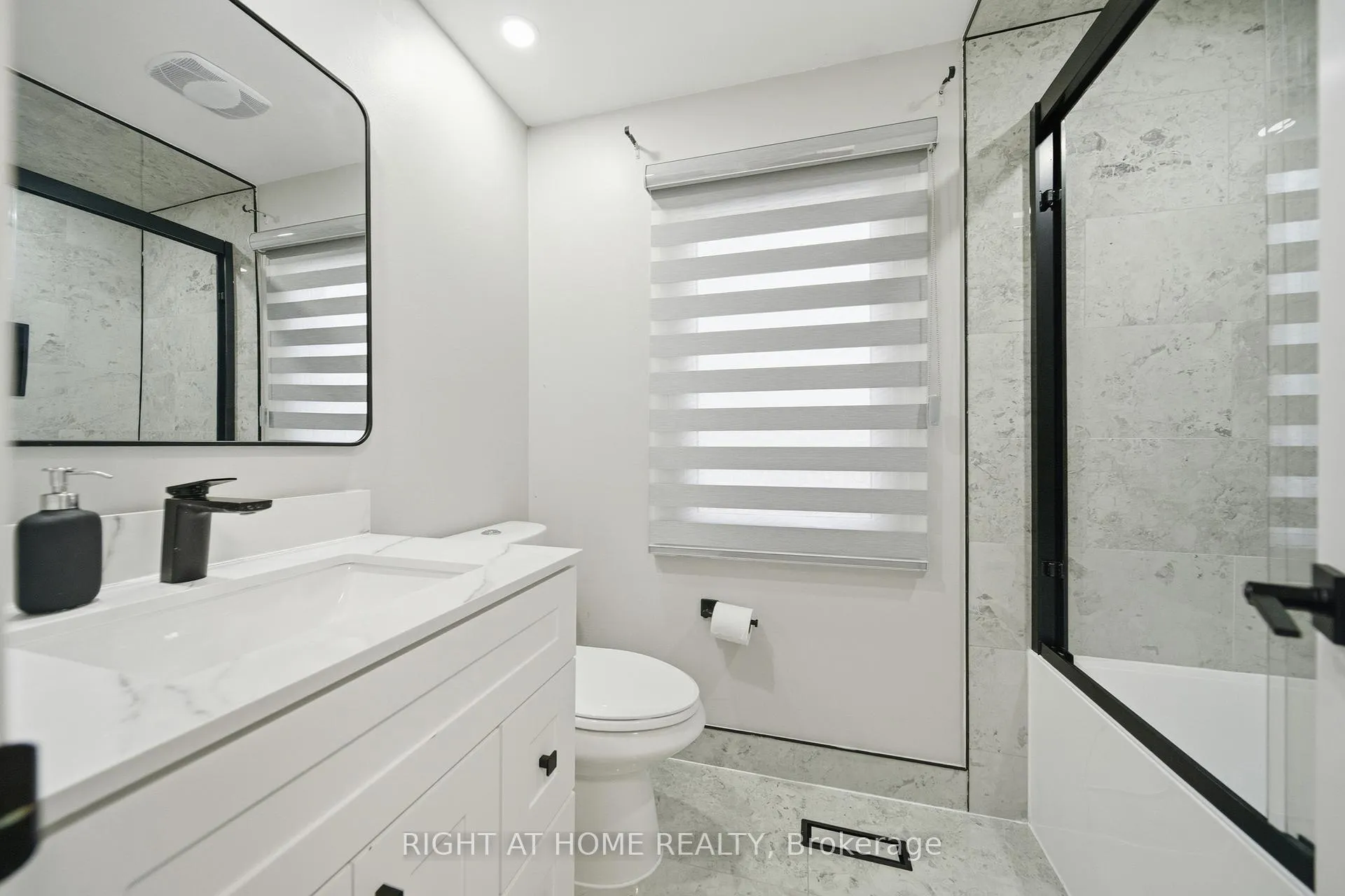 Photo 18 of 44 Forrester Drive, Brampton, Fletcher's West — HOMEH