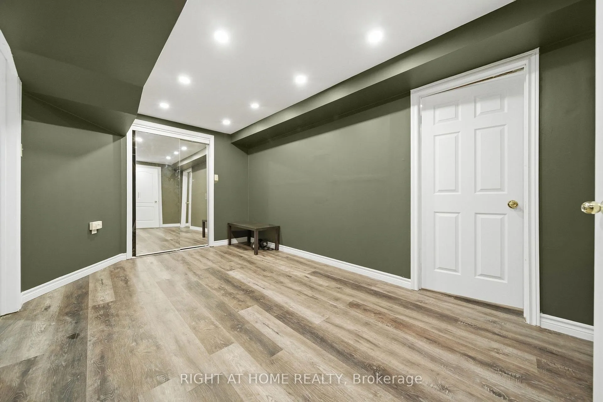 Photo 24 of 44 Forrester Drive, Brampton, Fletcher's West — HOMEH