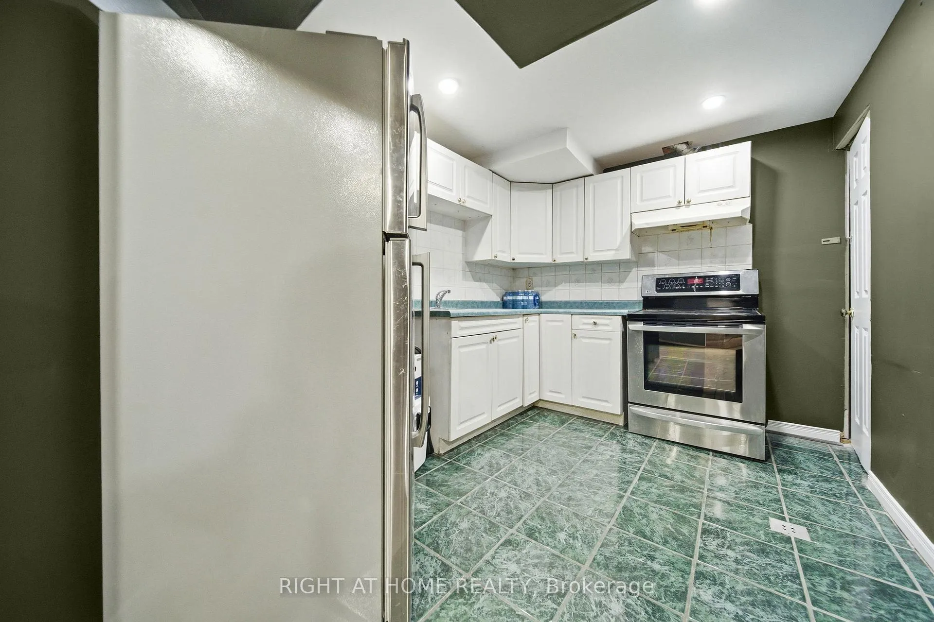 Photo 25 of 44 Forrester Drive, Brampton, Fletcher's West — HOMEH