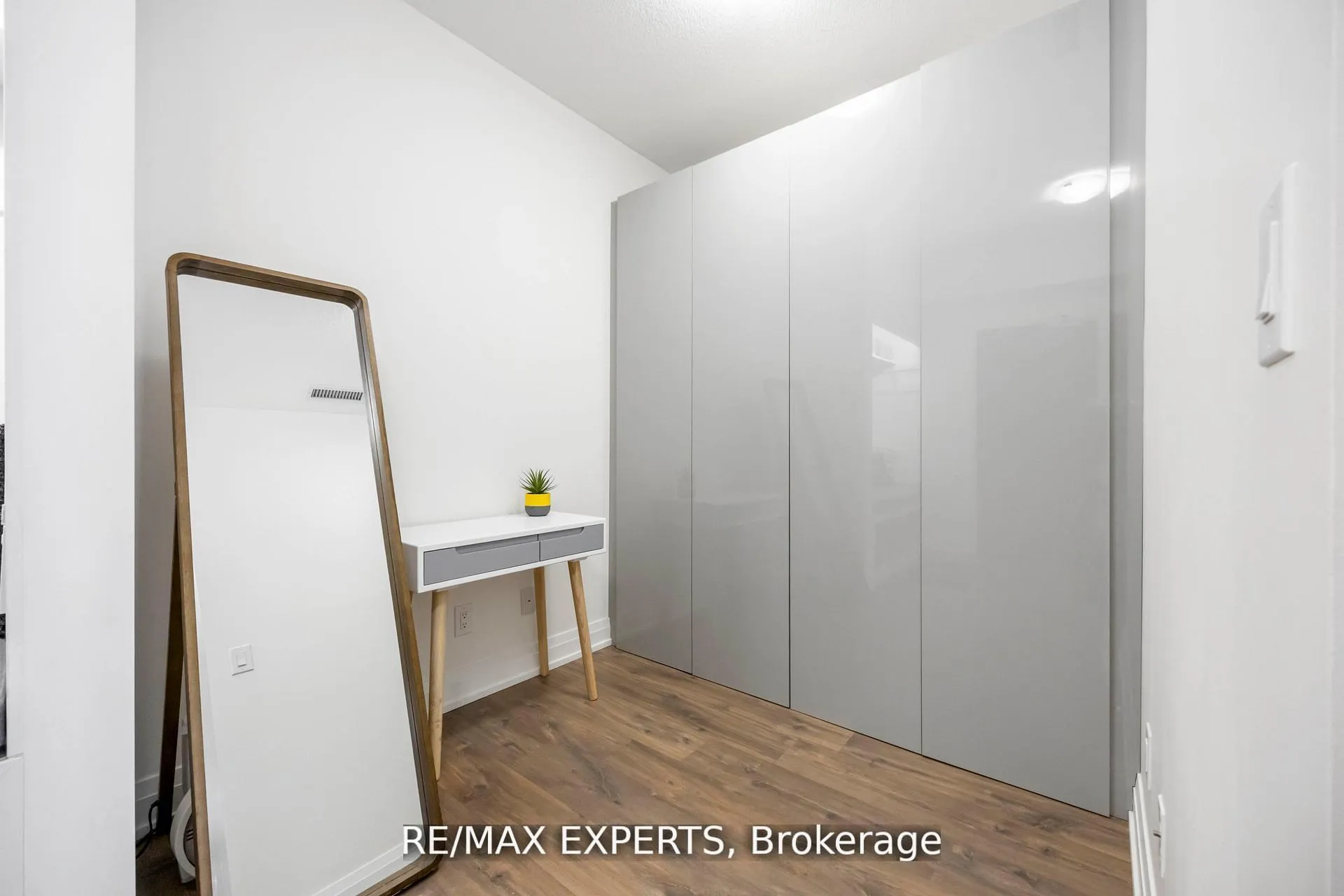 Photo 11 of Unit 801, 3700 Highway 7, Vaughan, Vaughan Corporate Centre — HOMEH