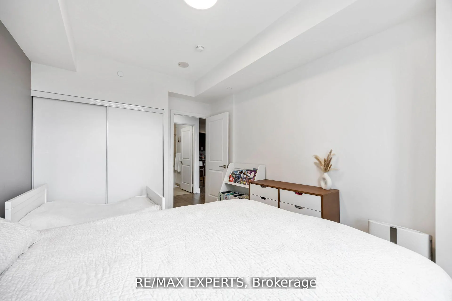 Photo 32 of Unit 801, 3700 Highway 7, Vaughan, Vaughan Corporate Centre — HOMEH