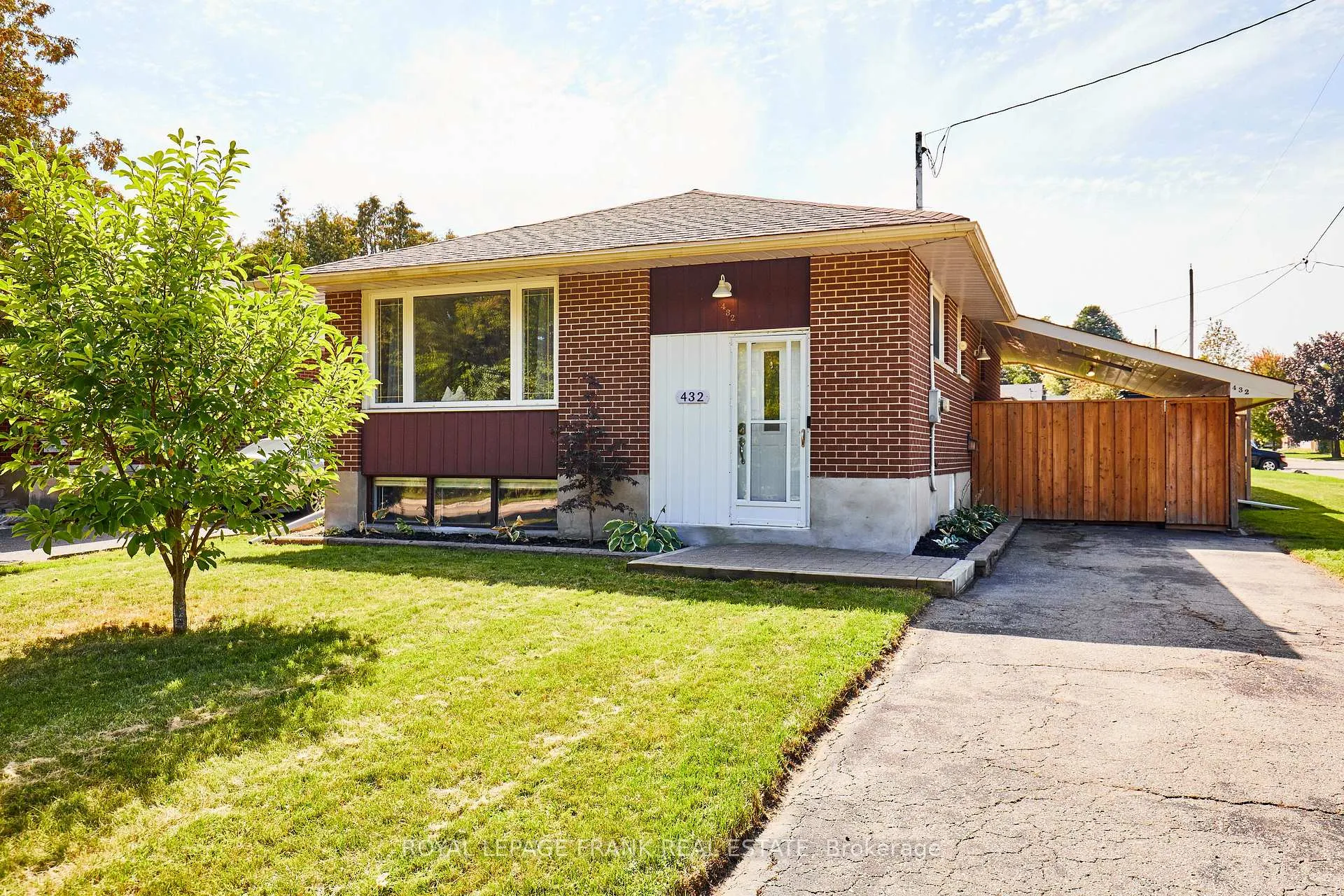 Photo 2 of 432 Park Road N, Oshawa, McLaughlin — HOMEH