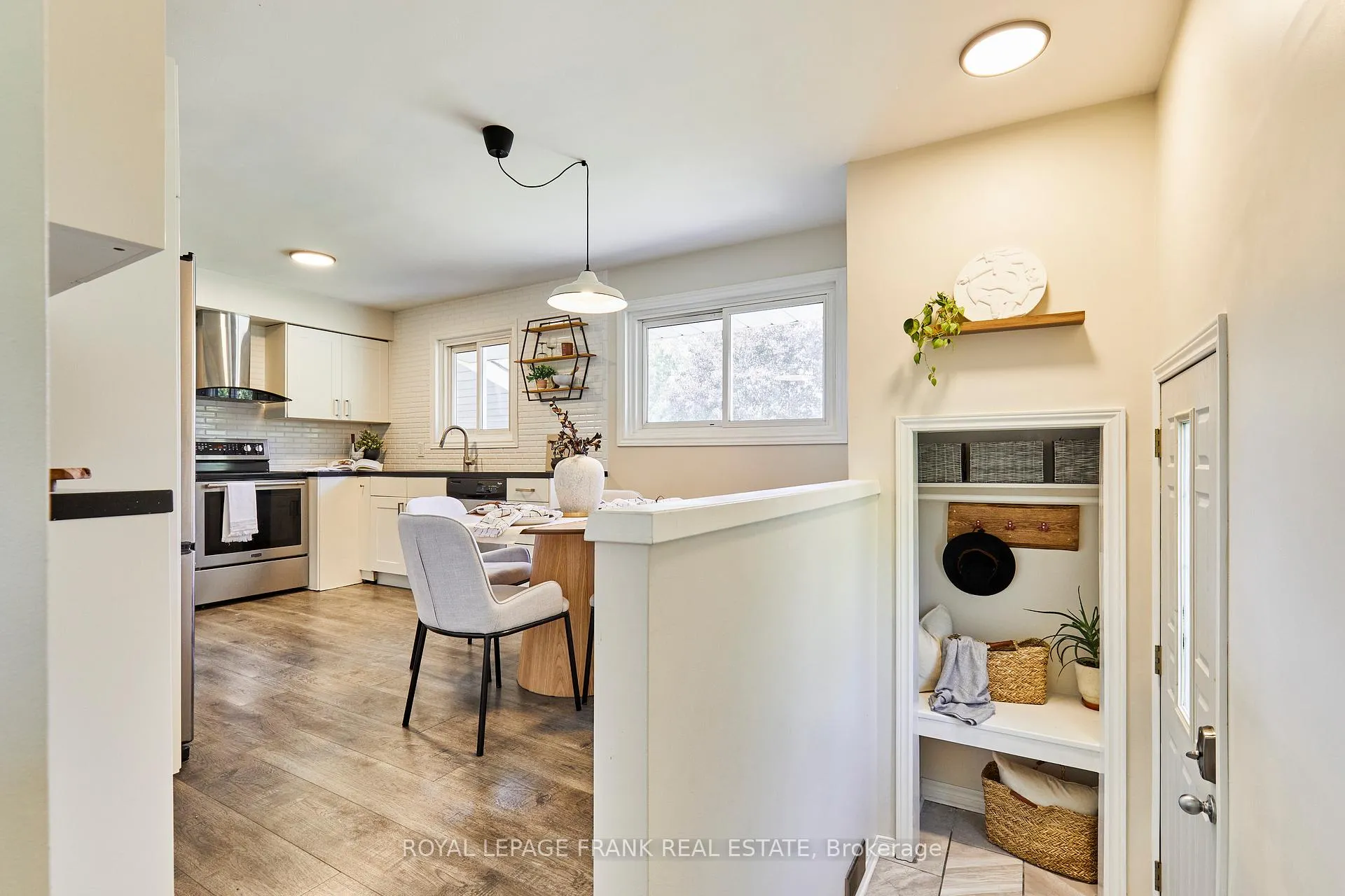 Photo 9 of 432 Park Road N, Oshawa, McLaughlin — HOMEH