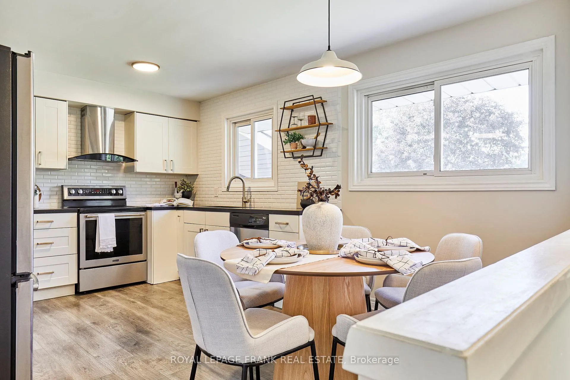 Photo 10 of 432 Park Road N, Oshawa, McLaughlin — HOMEH