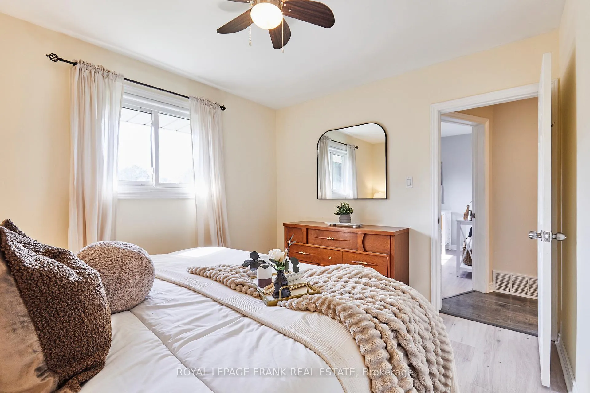 Photo 19 of 432 Park Road N, Oshawa, McLaughlin — HOMEH