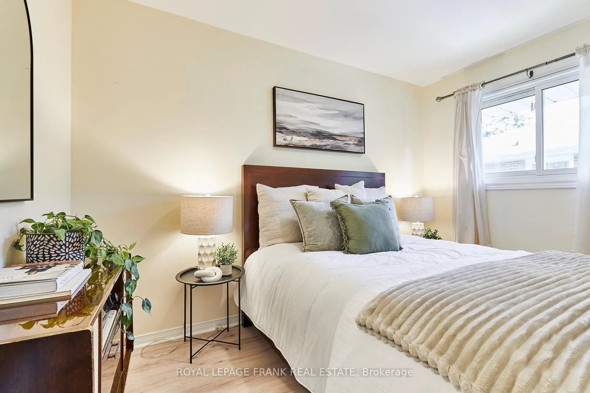 Photo 22 of 432 Park Road N, Oshawa, McLaughlin — HOMEH