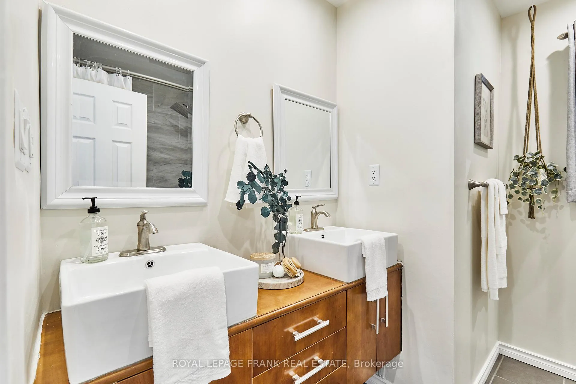 Photo 24 of 432 Park Road N, Oshawa, McLaughlin — HOMEH