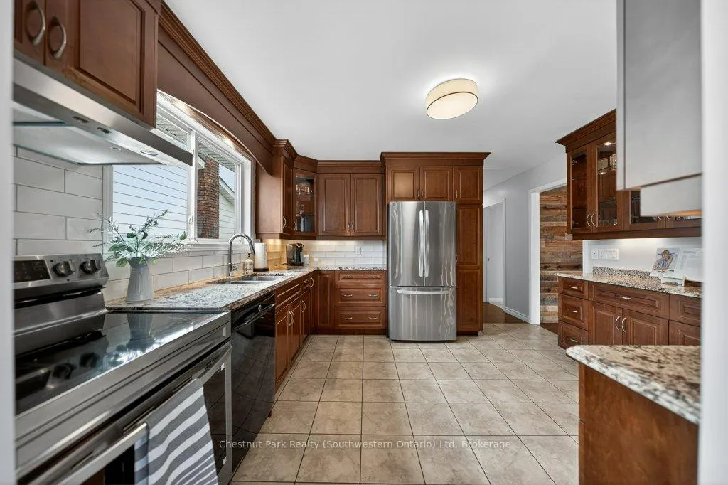 Photo 2 of 113 Sanderson Drive, Guelph, Willow West/Sugarbush/West Acres — HOMEH
