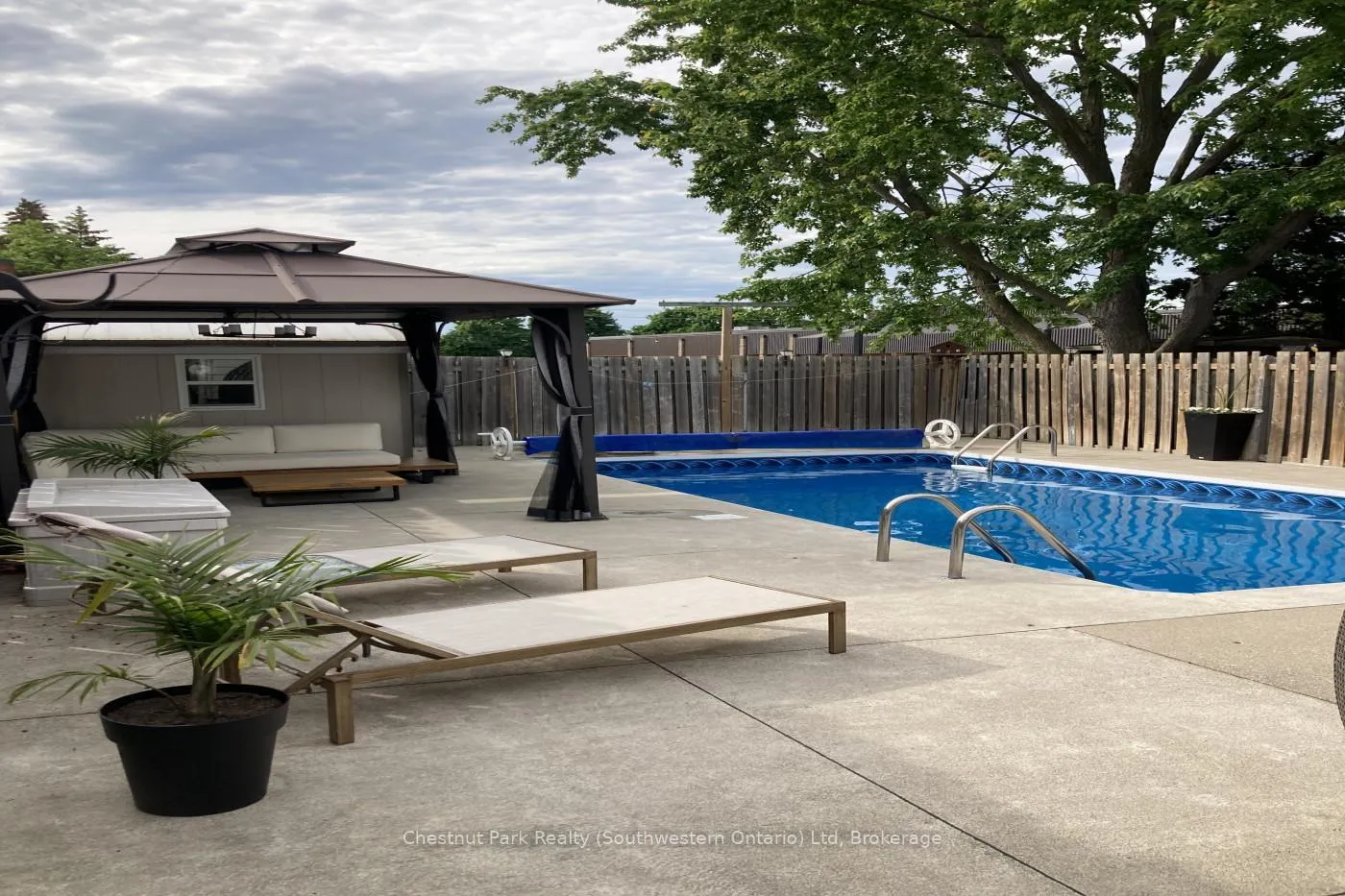 Photo 3 of 113 Sanderson Drive, Guelph, Willow West/Sugarbush/West Acres — HOMEH