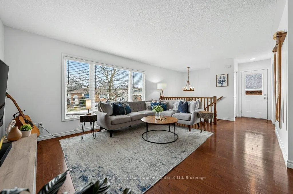 Photo 12 of 113 Sanderson Drive, Guelph, Willow West/Sugarbush/West Acres — HOMEH