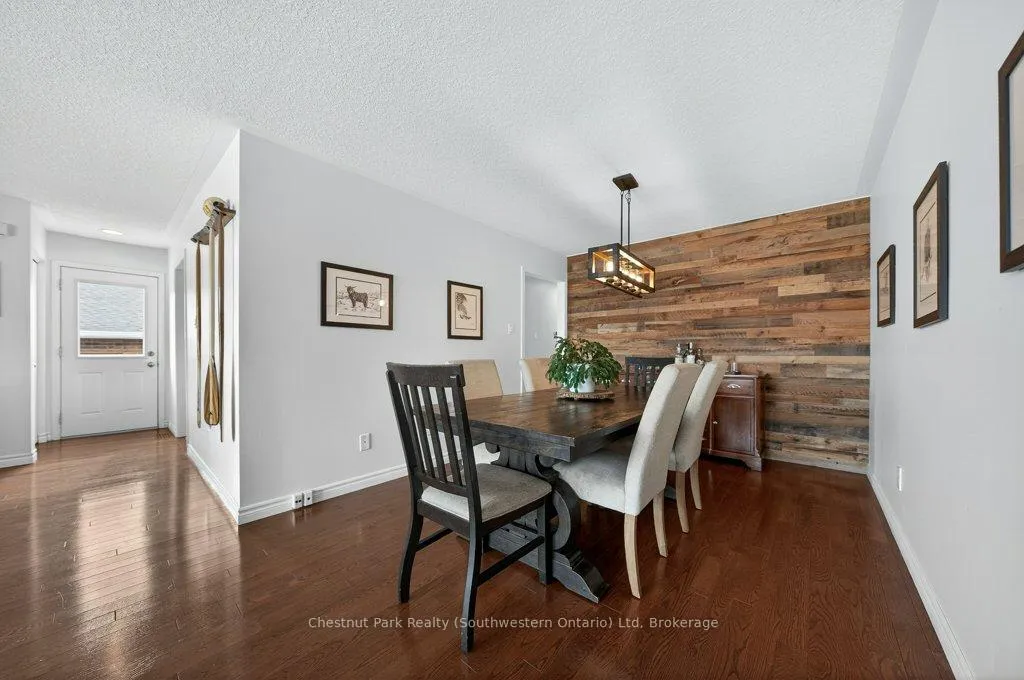 Photo 15 of 113 Sanderson Drive, Guelph, Willow West/Sugarbush/West Acres — HOMEH