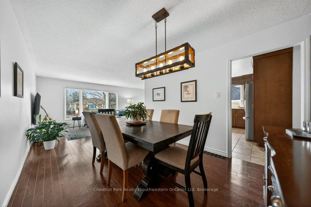 Photo 16 of 113 Sanderson Drive, Guelph, Willow West/Sugarbush/West Acres — HOMEH
