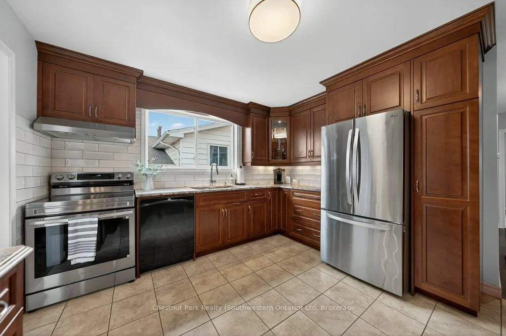 Photo 19 of 113 Sanderson Drive, Guelph, Willow West/Sugarbush/West Acres — HOMEH