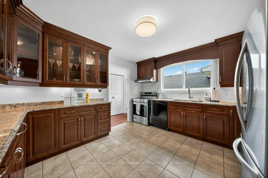 Photo 21 of 113 Sanderson Drive, Guelph, Willow West/Sugarbush/West Acres — HOMEH