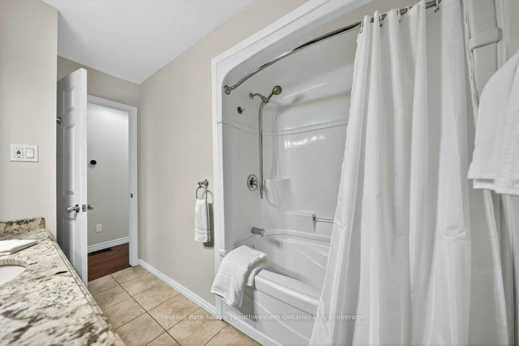 Photo 31 of 113 Sanderson Drive, Guelph, Willow West/Sugarbush/West Acres — HOMEH