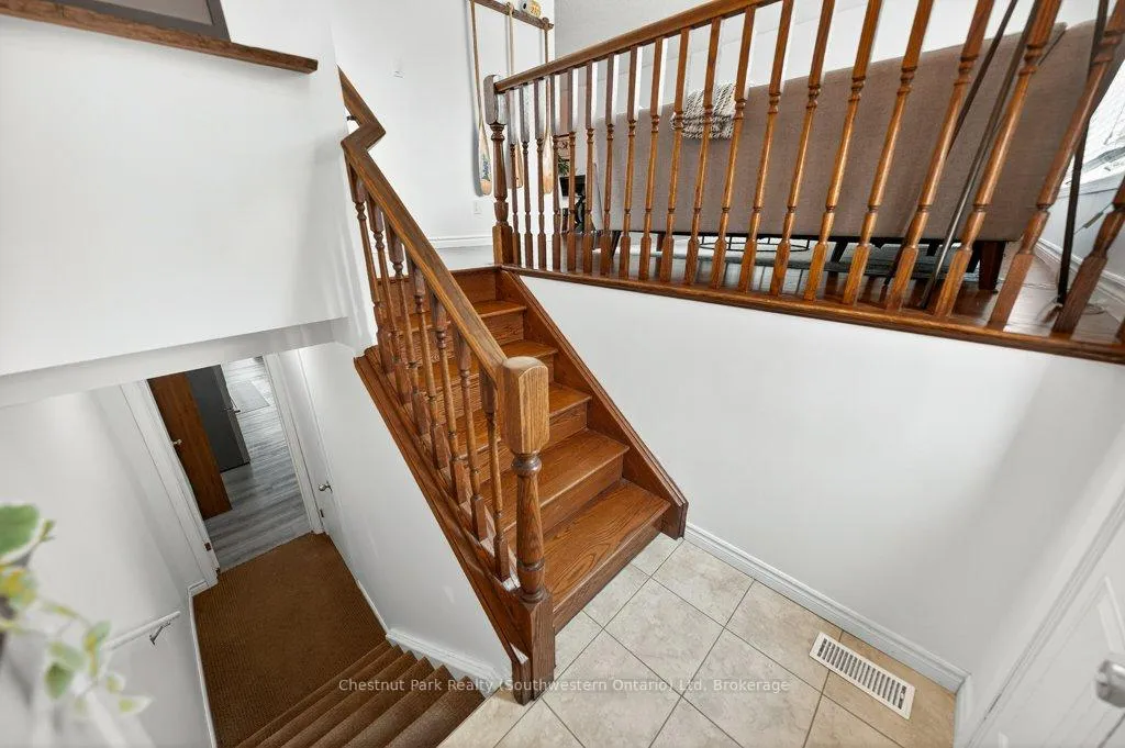 Photo 32 of 113 Sanderson Drive, Guelph, Willow West/Sugarbush/West Acres — HOMEH