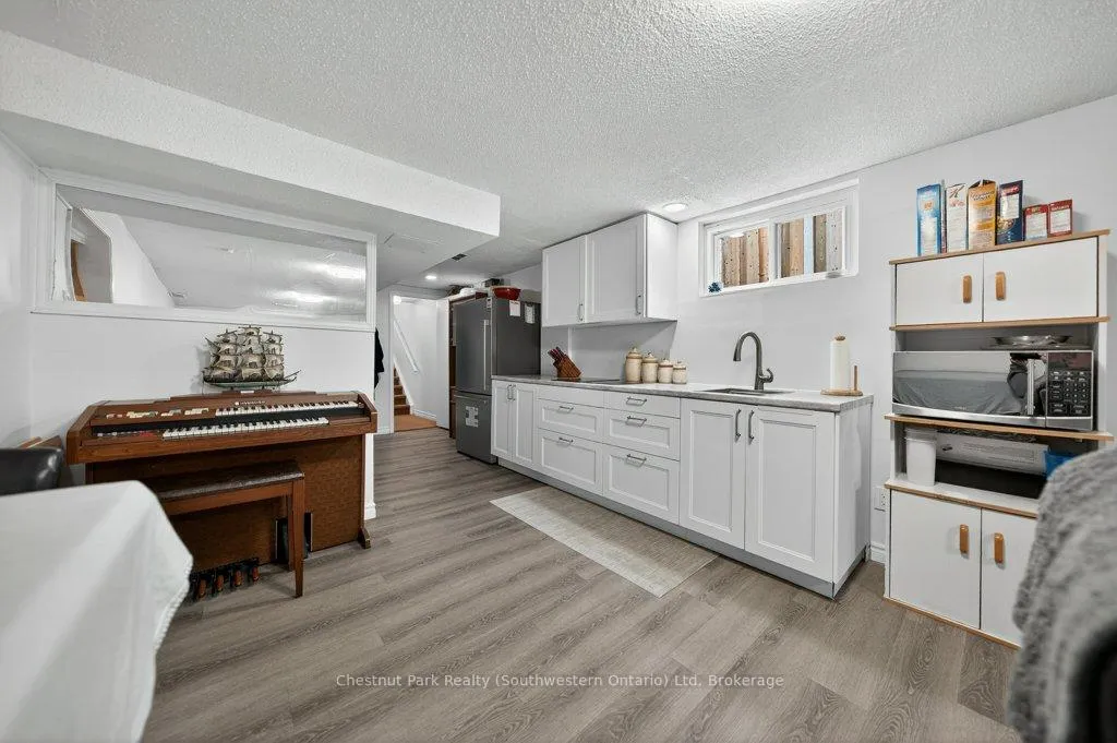 Photo 34 of 113 Sanderson Drive, Guelph, Willow West/Sugarbush/West Acres — HOMEH