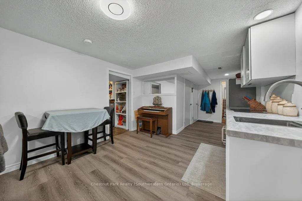Photo 39 of 113 Sanderson Drive, Guelph, Willow West/Sugarbush/West Acres — HOMEH