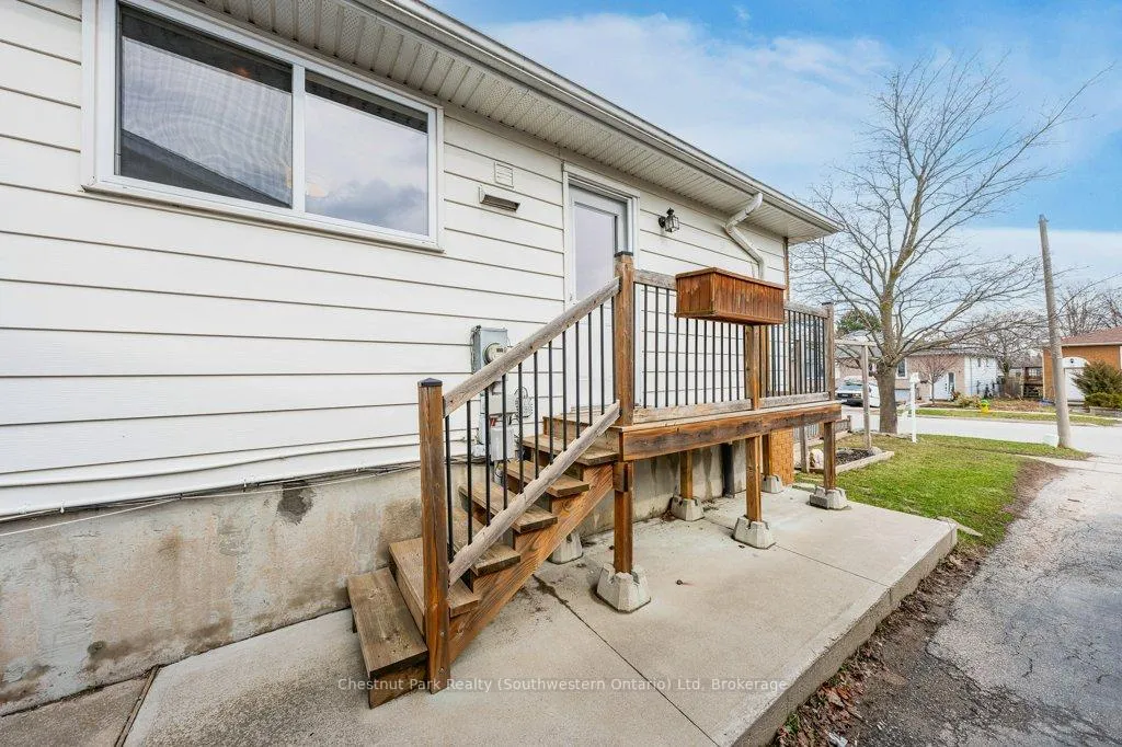 Photo 45 of 113 Sanderson Drive, Guelph, Willow West/Sugarbush/West Acres — HOMEH