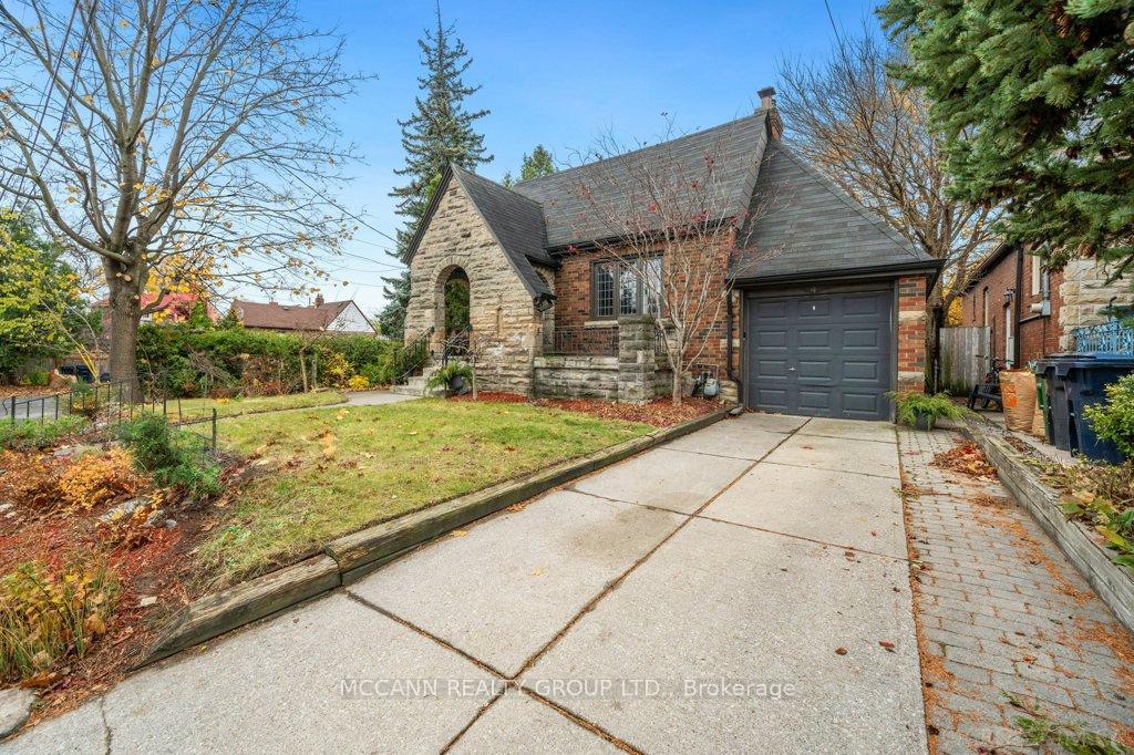 Photo 3 of 4 Four Oaks Gate, Toronto, East York — HOMEH