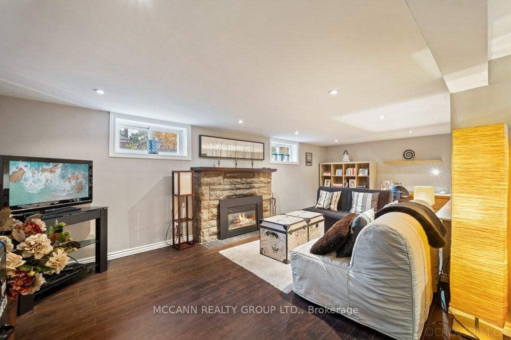 Photo 20 of 4 Four Oaks Gate, Toronto, East York — HOMEH