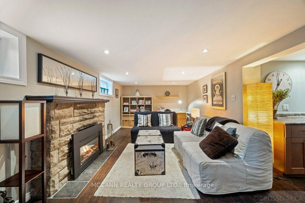 Photo 21 of 4 Four Oaks Gate, Toronto, East York — HOMEH