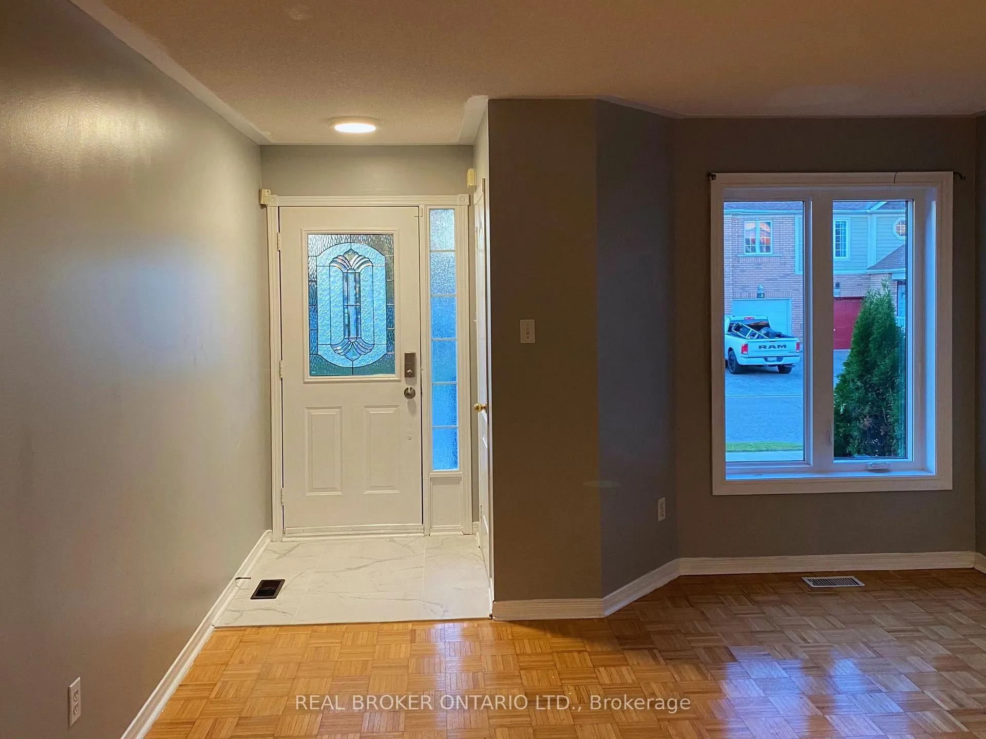 Photo 4 of Unit Main Unit, 80 Redfinch Way, Brampton, Fletcher's Meadow — HOMEH