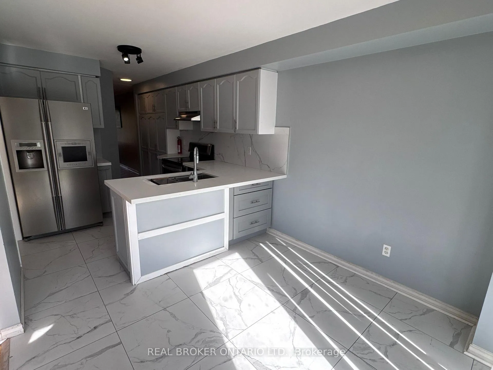 Photo 8 of Unit Main Unit, 80 Redfinch Way, Brampton, Fletcher's Meadow — HOMEH