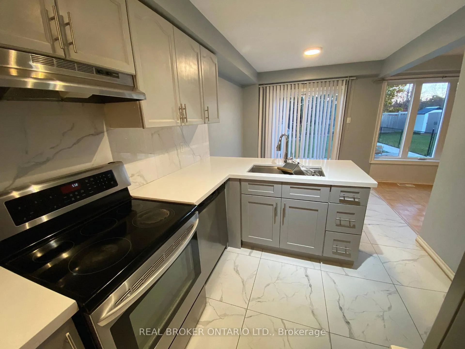 Photo 10 of Unit Main Unit, 80 Redfinch Way, Brampton, Fletcher's Meadow — HOMEH