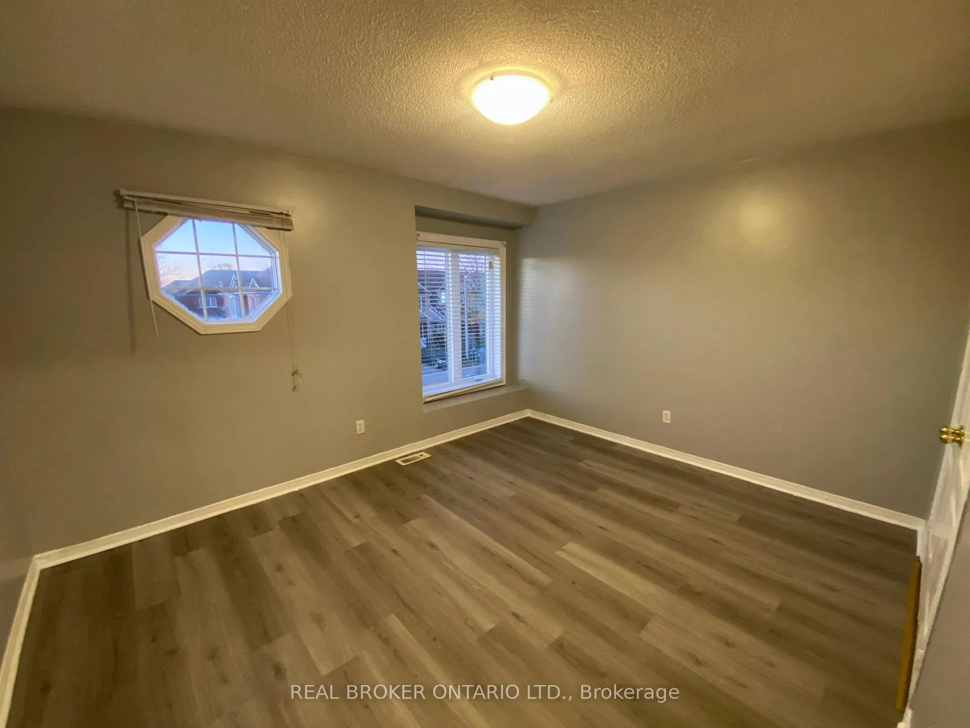 Photo 13 of Unit Main Unit, 80 Redfinch Way, Brampton, Fletcher's Meadow — HOMEH