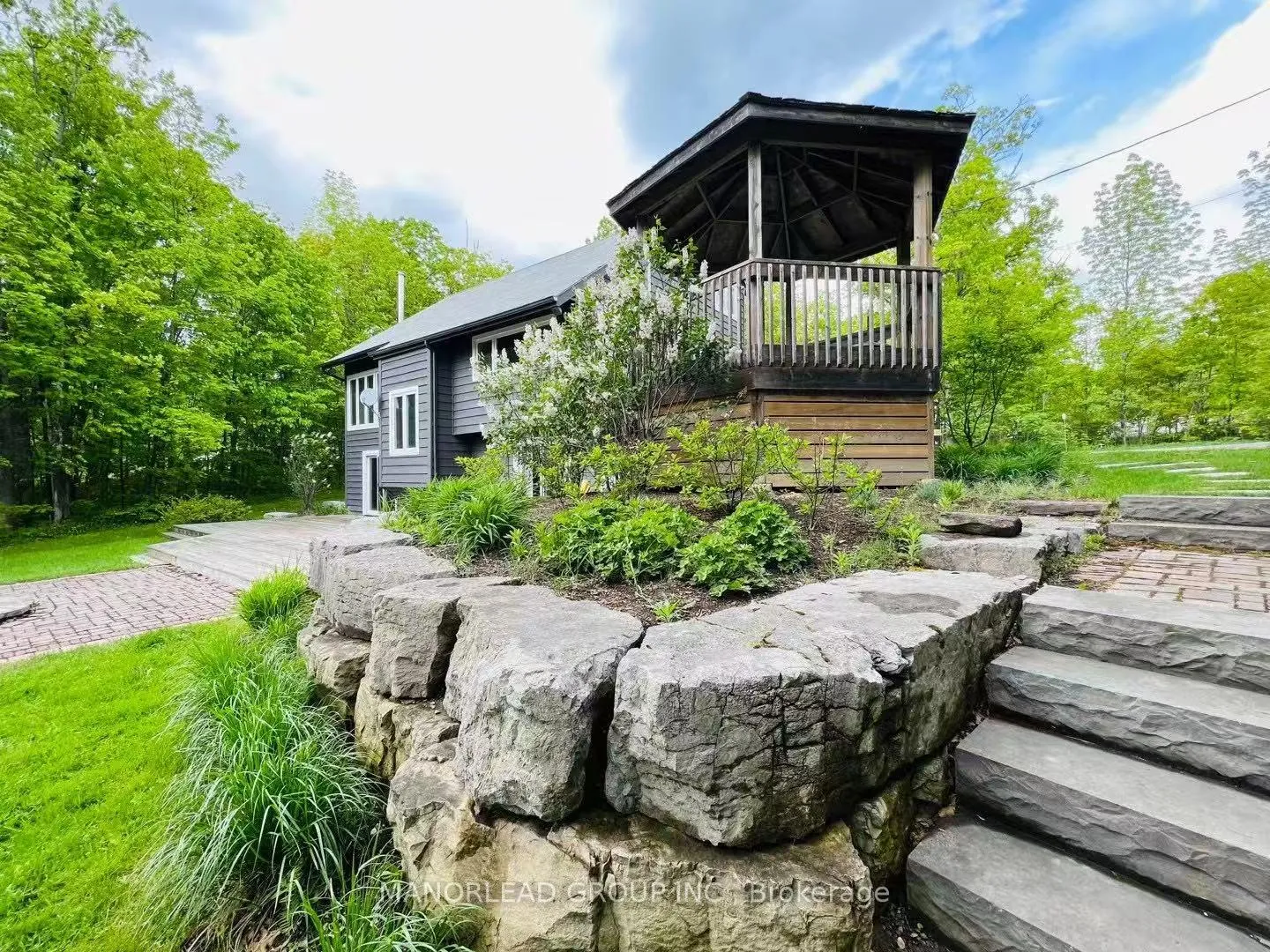 Photo of 400 Lakeview Drive